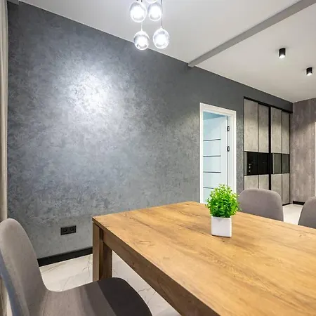 простора в аркадії, велике двоспальне ліжко, 5 хвилин до моря Fainorent Apartman Odessza