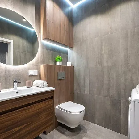 простора в аркадії, велике двоспальне ліжко, 5 хвилин до моря Fainorent Apartman