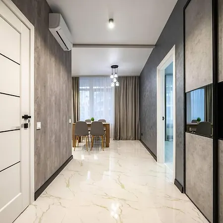 Apartman простора в аркадії, велике двоспальне ліжко, 5 хвилин до моря Fainorent Odessza