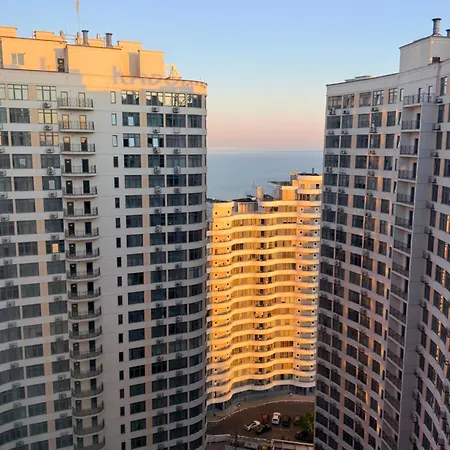 простора в аркадії, велике двоспальне ліжко, 5 хвилин до моря Fainorent Odessza